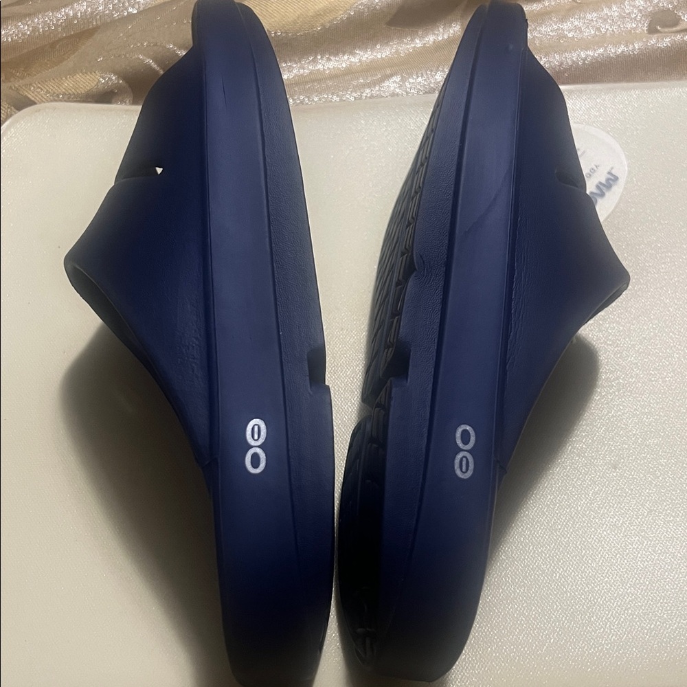 “NEW WITH TAGS” Oofos 00AHH UNISEX NAVY Blue comfortable Slides - Picture 4 of 8